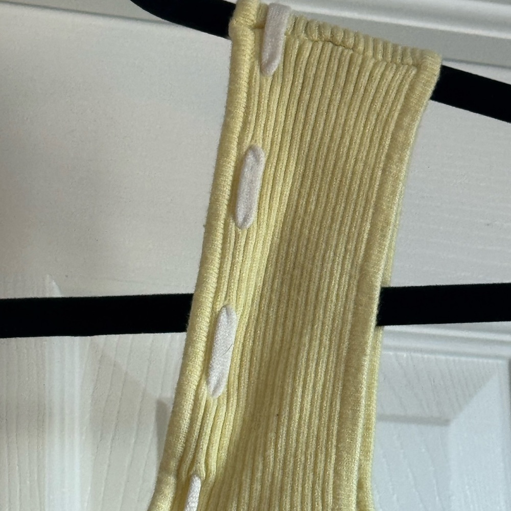 Arula Yellow and White Sweater Tank OX Size 10-12 - Picture 3 of 7